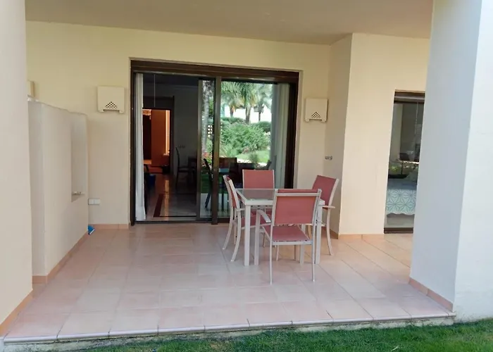 Bevs Ground Floor Roda Golf Apartment!